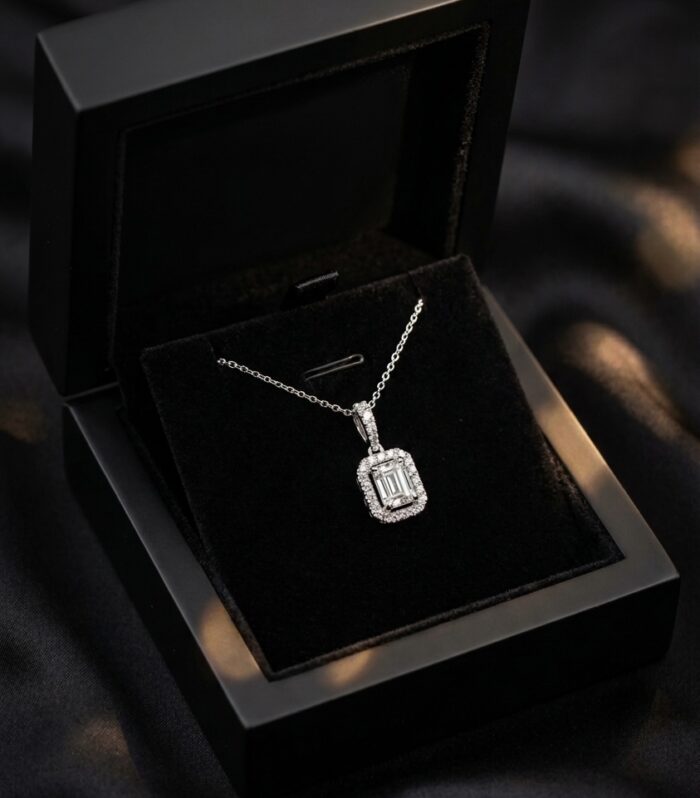 The Emerald Heirloom Necklace